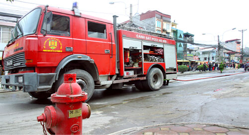 Chữa cháy vẫn lo... thiếu nước