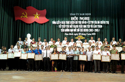 NAM ĐỊNH: Gắn việc học và làm theo Bác  với thực hiện nhiệm vụ chính trị