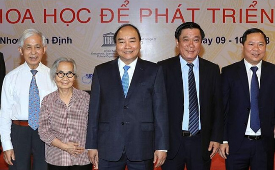 Thủ tướng thăm Trung tâm quốc tế Khoa học và Giáo dục liên ngành ICISE