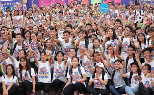 Tại sao những học sinh giỏi cứ đổ xô đi học ngành y hay công an, quân đội?