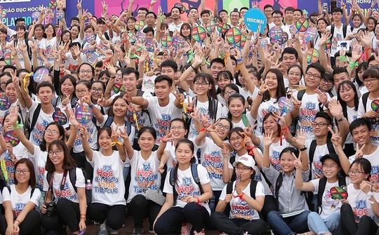 Tại sao những học sinh giỏi cứ đổ xô đi học ngành y hay công an, quân đội?
