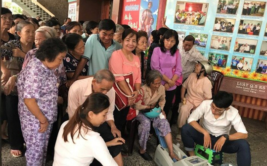 Vinamilk đồng hành chăm sóc sức khỏe cho gần 2000 người cao tuổi