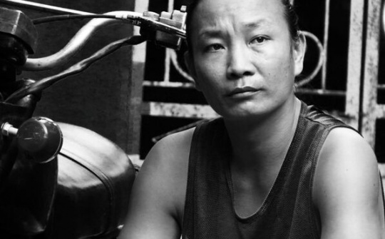 Họa sĩ Hùng Rô ra mắt triển lãm "Nghiêng đêm"