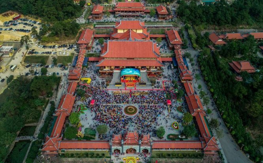 Chùa Ba Vàng mùa vu lan