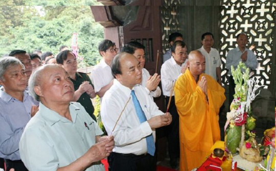 Dâng hương tưởng niệm 136 năm ngày mất Tổng đốc Hoàng Diệu