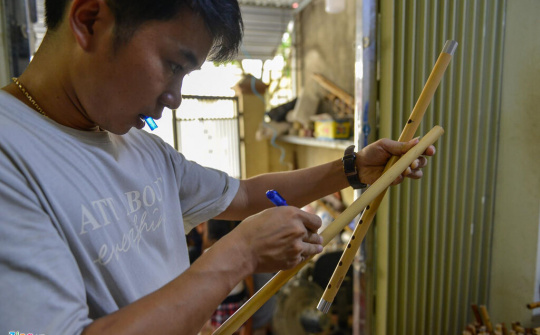 Chàng trai thành công nhờ sáo trúc