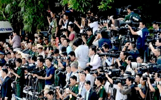 Uy hiếp, cản nhà báo tác nghiệp sẽ bị phạt 60 triệu