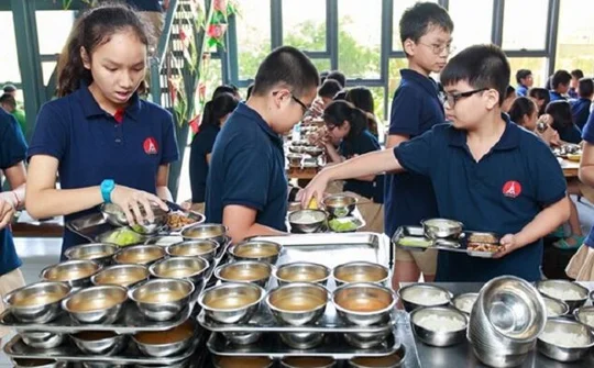 Các trường tổ chức bếp ăn phải công khai thực đơn hàng ngày