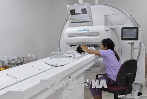 Bệnh viện nhi đầu tiên ứng dụng xạ hình trong điều trị