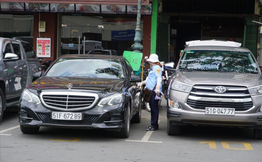 Tăng gấp 3 phí đỗ ô tô: Dân đi xế hộp than cháy túi