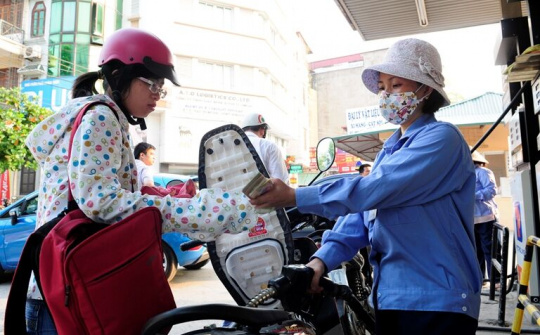 Tăng thuế bảo vệ môi trường với xăng dầu: Hiệu ứng tiêu cực lên giá cước vận tải