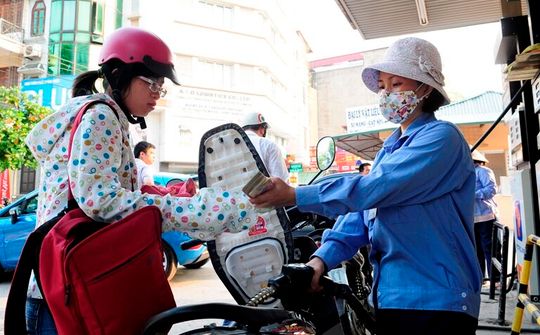 Tăng thuế bảo vệ môi trường với xăng dầu: Hiệu ứng tiêu cực lên giá cước vận tải