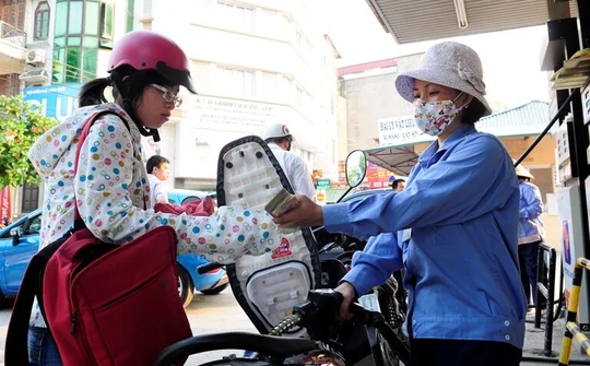 Tăng thuế bảo vệ môi trường với xăng dầu: Hiệu ứng tiêu cực lên giá cước vận tải