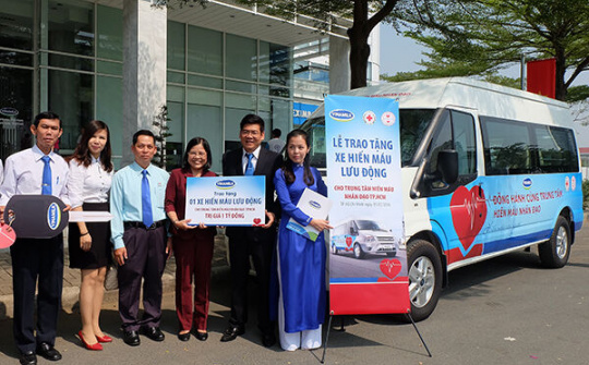 Vinamik tặng xe hiến máu 1 tỷ đồng cho TT Hiến máu Nhân đạo TP. HCM