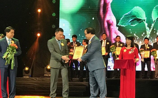 Tân Hoàng Minh ủng hộ 11.000 chiếc ghế cho nhà văn hóa các địa phương