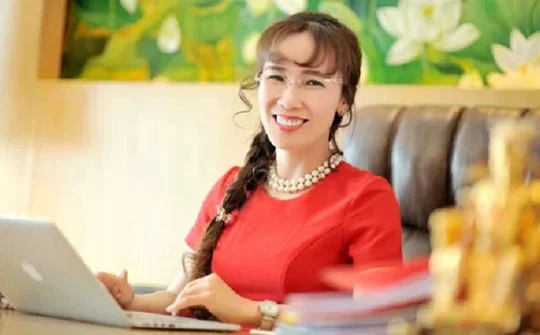 Bà Nguyễn Thị Phương Thảo cùng công ty liên quan nắm một nửa cổ phần Vietjet