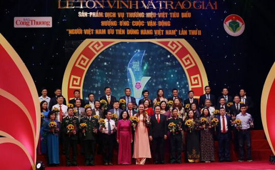 'Hàng Việt Nam chinh phục người Việt Nam'