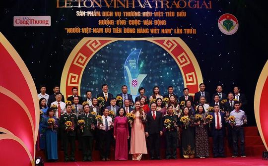'Hàng Việt Nam chinh phục người Việt Nam'
