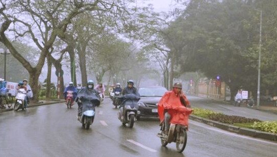 Áp thấp nhiệt đới khả năng mạnh thành bão, miền Bắc mưa dông kéo dài