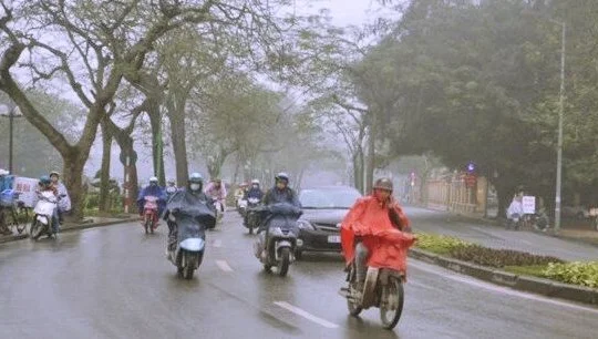Áp thấp nhiệt đới khả năng mạnh thành bão, miền Bắc mưa dông kéo dài