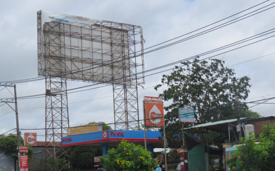 Bất an biển quảng cáo ngoài trời