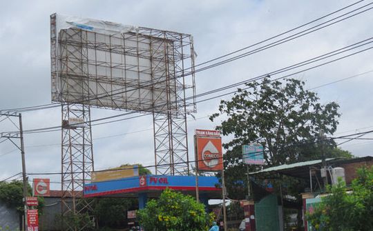 Bất an biển quảng cáo ngoài trời