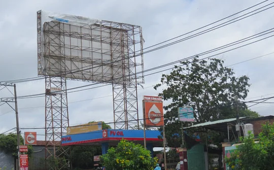 Bất an biển quảng cáo ngoài trời