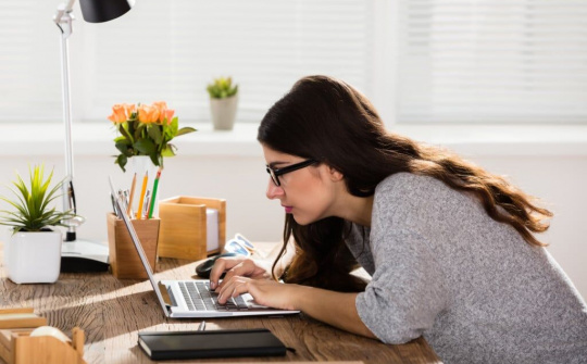 Mẹo bảo vệ mắt khi phải ngồi trước máy tính cả ngày