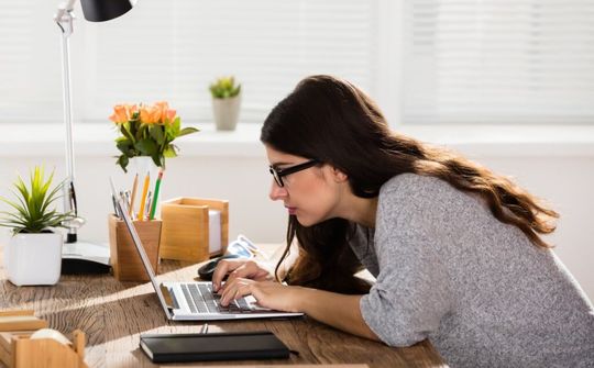 Mẹo bảo vệ mắt khi phải ngồi trước máy tính cả ngày