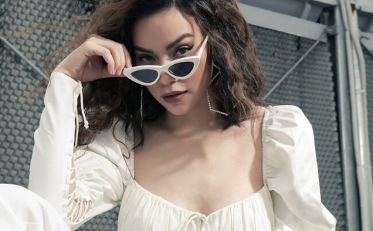 Hà Hồ tung bộ ảnh cá tính đánh dấu sự trở lại