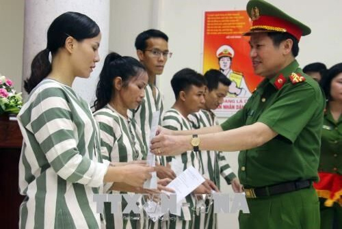 Công an TP Hà Nội công bố quyết định tha tù trước thời hạn có điều kiện cho phạm nhân