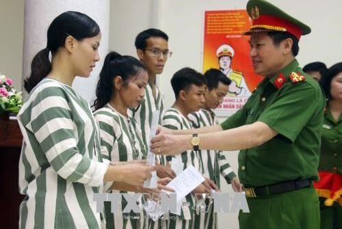 Công an TP Hà Nội công bố quyết định tha tù trước thời hạn có điều kiện cho phạm nhân