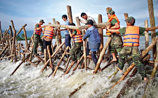 Huy động nửa triệu người ứng phó bão số 4
