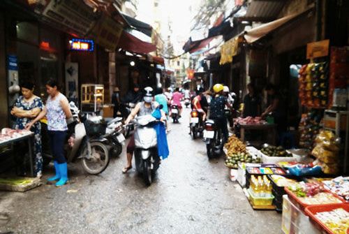 Chợ “cóc” tại phường Khương Trung, quận Thanh Xuân: Bao giờ xử lý dứt điểm?