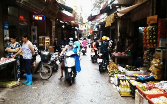 Chợ “cóc” tại phường Khương Trung, quận Thanh Xuân: Bao giờ xử lý dứt điểm?