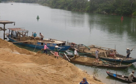 Xử lý nghiêm hành vi khai thác cát trái phép tại Vĩnh Phúc