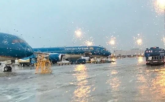 Ảnh hưởng bão số 4, nhiều chuyến bay bị huỷ, hoãn