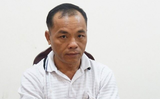 Trốn nã gần 30 năm quỳ tạ tội mẹ già trước khi đi đầu thú