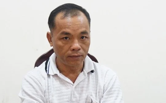 Trốn nã gần 30 năm quỳ tạ tội mẹ già trước khi đi đầu thú