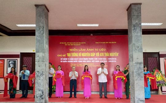 Triển lãm ảnh Đại tướng Võ Nguyên Giáp với ATK Thái Nguyên