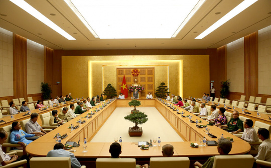 Phó Thủ tướng Vũ Đức Đam tiếp Đoàn người có công tỉnh Cà Mau