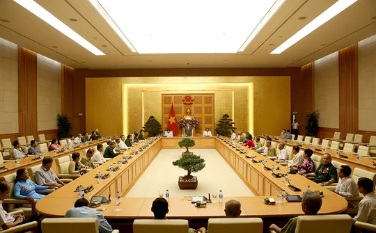 Phó Thủ tướng Vũ Đức Đam tiếp Đoàn người có công tỉnh Cà Mau