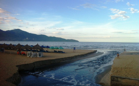 Đà Nẵng chi hơn 200 tỷ để xử lý nước thải tràn ra ven biển