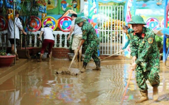 Hơn 2600 cán bộ, chiến sĩ giúp dân khắc phục hậu quả mưa lũ