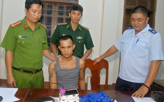 Bắt vụ vận chuyển 5.800 viên ma túy tổng hợp