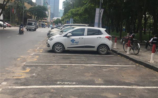 Tăng phí, điểm giữ xe trả phí TP.HCM vắng vẻ, đường thông thoáng