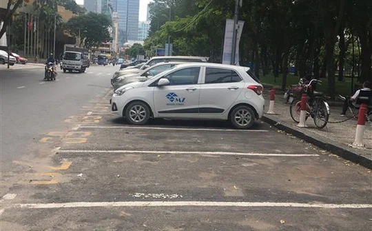 Tăng phí, điểm giữ xe trả phí TP.HCM vắng vẻ, đường thông thoáng