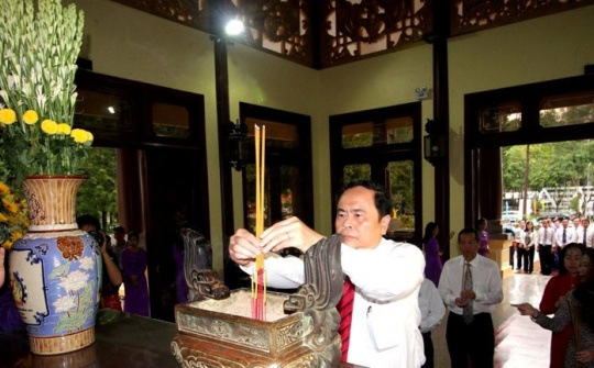 VFF President pays tribute to late President Ton Duc Thang