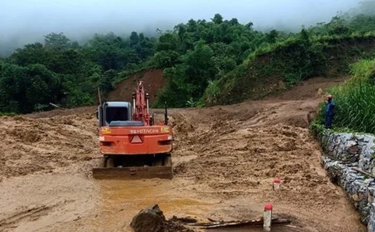 Typhoon-triggered floods leave 10 dead, 2 missing