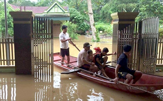 Hằng trăm hộ dân ở Nghệ An bất ngờ chịu cảnh ngập lụt